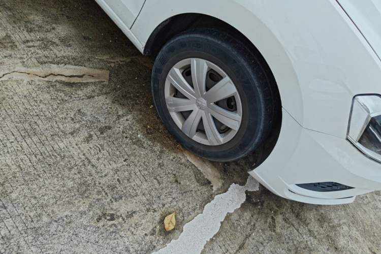 Used Volkswagen Jetta 2017 1.5L Manual Fashion Edition Right Front Wheel Hub