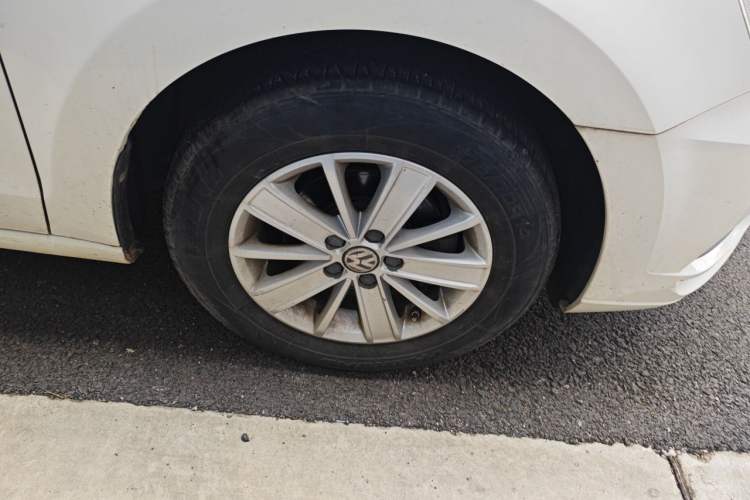 Used Volkswagen Jetta 2017 1.5L Manual Fashion Edition Right Front Wheel Hub