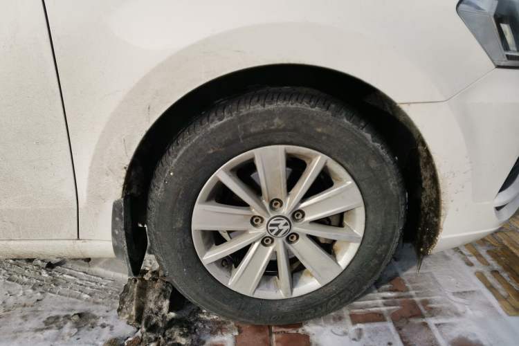 Used Volkswagen Jetta 2017 1.4L Manual Fashion Edition Right Front Wheel Hub