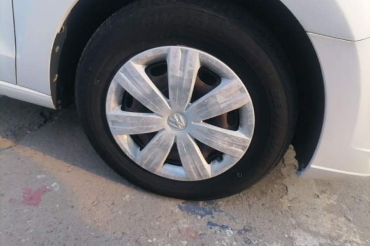 Used Volkswagen Jetta 2017 1.4L Manual Fashion Edition Right Front Wheel Hub