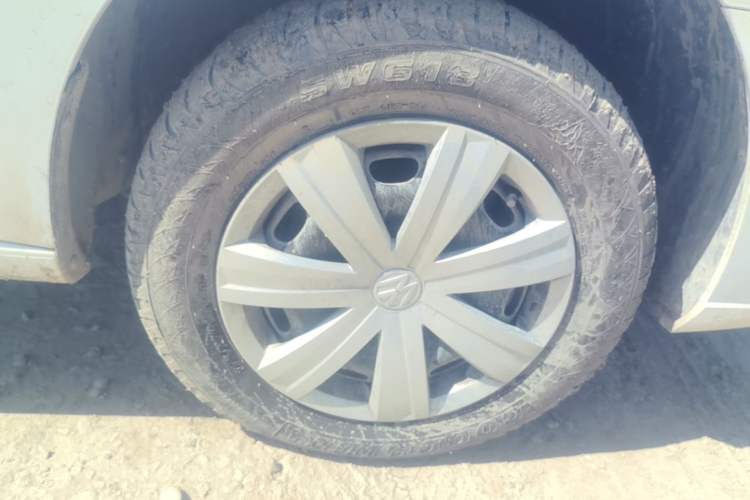 Used Volkswagen Jetta 2017 1.4L Manual Fashion Edition Right Front Wheel Hub