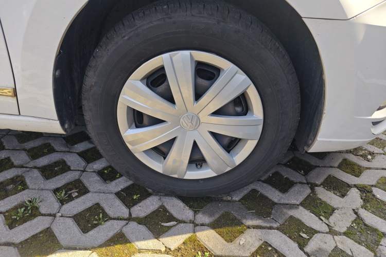 Used Volkswagen Jetta 2017 1.5L Automatic Fashion Model Right Front Wheel Hub