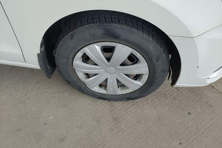 Used Volkswagen Jetta 2017 1.5L Automatic Fashion Model Right Front Wheel Hub