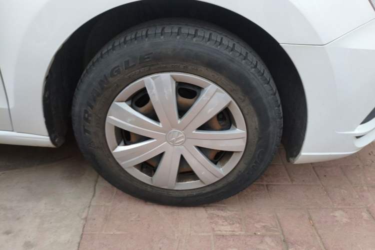 Used Volkswagen Jetta 2017 1.4L Manual Fashion Edition Right Front Wheel Hub