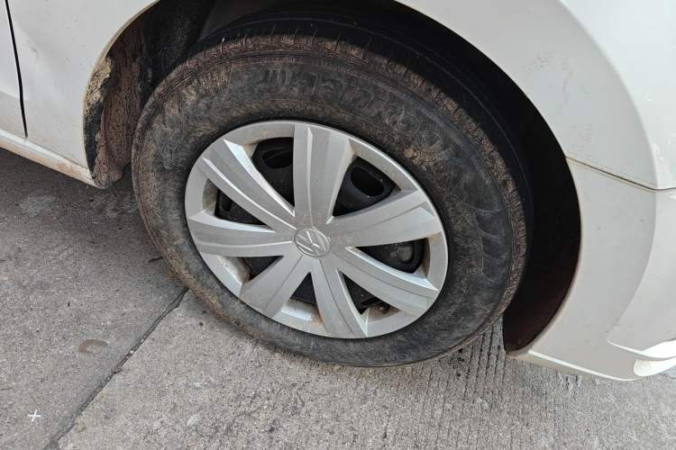 Used Volkswagen Jetta 2017 1.5L Manual Fashion Edition Right Front Wheel Hub