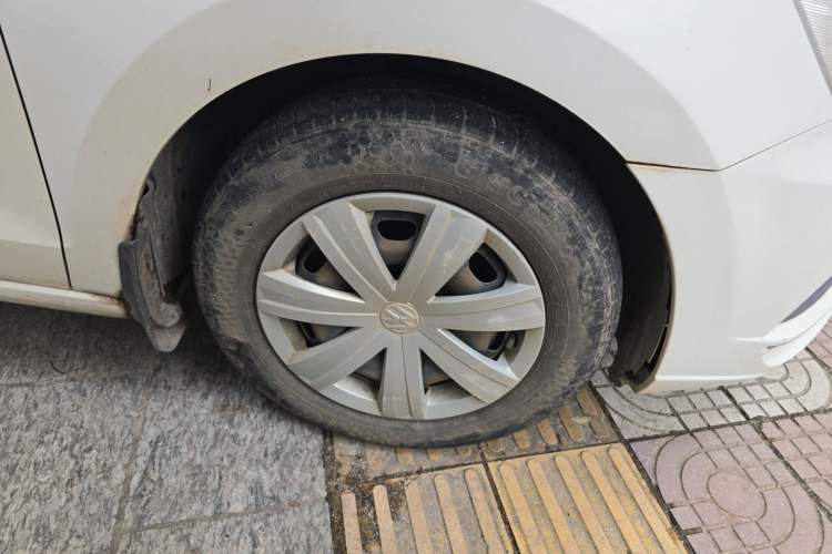 Used Volkswagen Jetta 2017 1.5L Automatic Fashion Model Right Front Wheel Hub