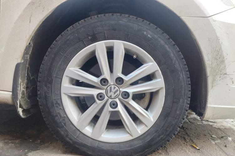 Used Volkswagen Jetta 2017 1.4L Manual Fashion Edition Right Front Wheel Hub