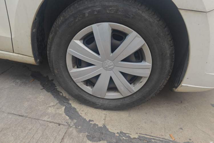 Used Volkswagen Jetta 2017 1.5L Automatic Fashion Model Right Front Wheel Hub