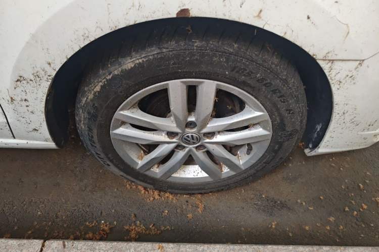 Used Volkswagen Jetta 2017 1.5L Manual Comfort Model Right Front Wheel Hub