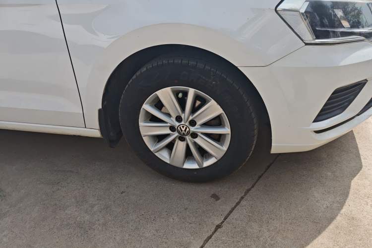 Used Volkswagen Jetta 2017 1.5L Manual Fashion Edition Right Front Wheel Hub