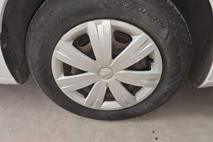 Used Volkswagen Jetta 2017 1.4L Manual Fashion Edition Right Front Wheel Hub