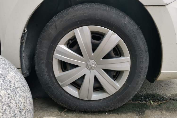 Used Volkswagen Jetta 2017 1.4L Manual Fashion Edition Right Front Wheel Hub