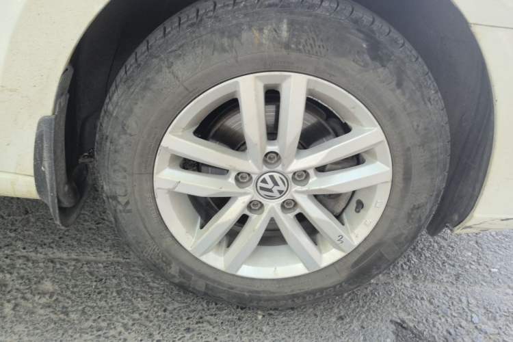 Used Volkswagen Jetta 2017 1.5L Automatic Fashion Model Right Front Wheel Hub