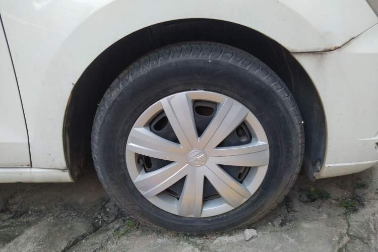 Used Volkswagen Jetta 2017 1.4L Manual Fashion Edition Right Front Wheel Hub