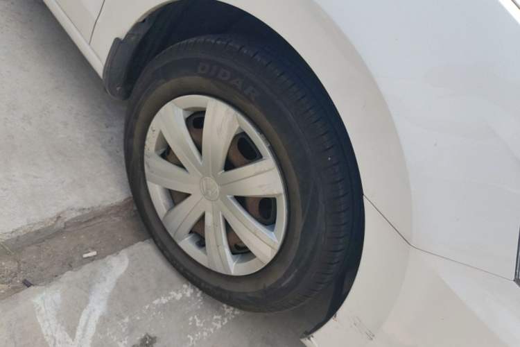 Used Volkswagen Jetta 2017 1.4L Manual Fashion Edition Right Front Wheel Hub
