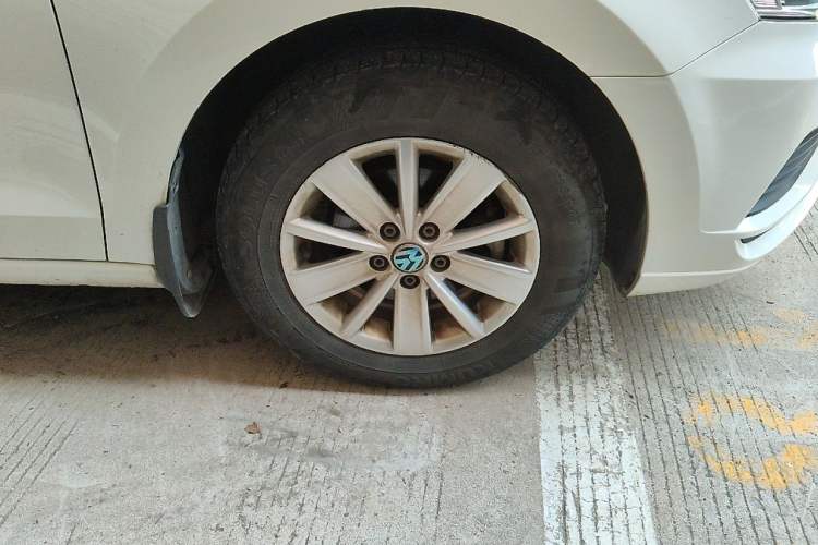 Used Volkswagen Jetta 2017 1.5L Automatic Fashion Model Right Front Wheel Hub