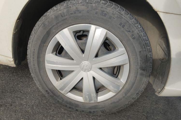 Used Volkswagen Jetta 2017 1.4L Manual Fashion Edition Right Front Wheel Hub