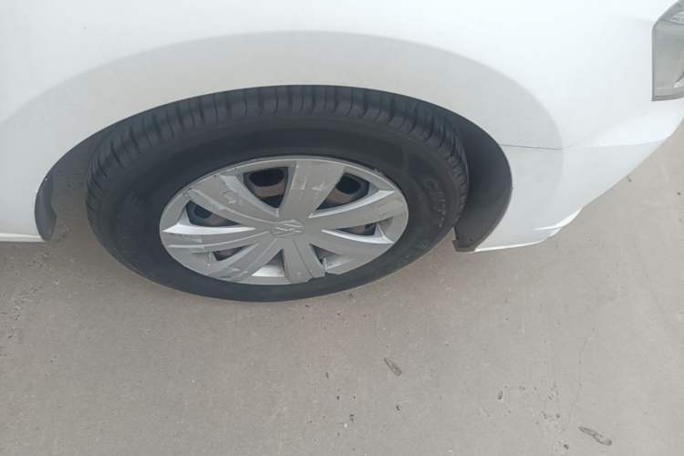 Used Volkswagen Jetta 2017 1.5L Manual Fashion Edition Right Front Wheel Hub