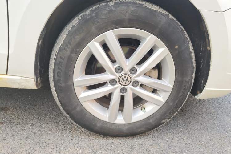 Used Volkswagen Jetta 2017 1.5L Automatic Comfort Model Right Front Wheel Hub