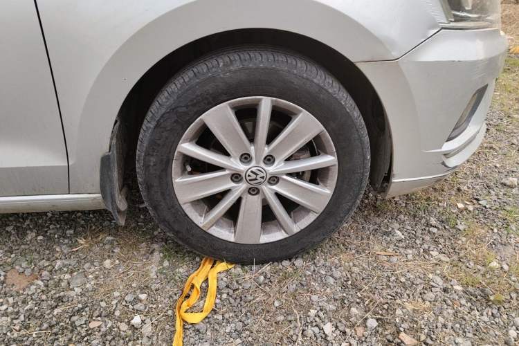 Used Volkswagen Jetta 2017 1.4L Manual Comfort Model Right Front Wheel Hub