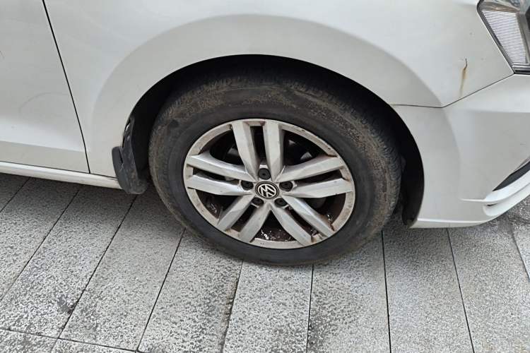 Used Volkswagen Jetta 2017 1.5L Automatic Comfort Model Right Front Wheel Hub