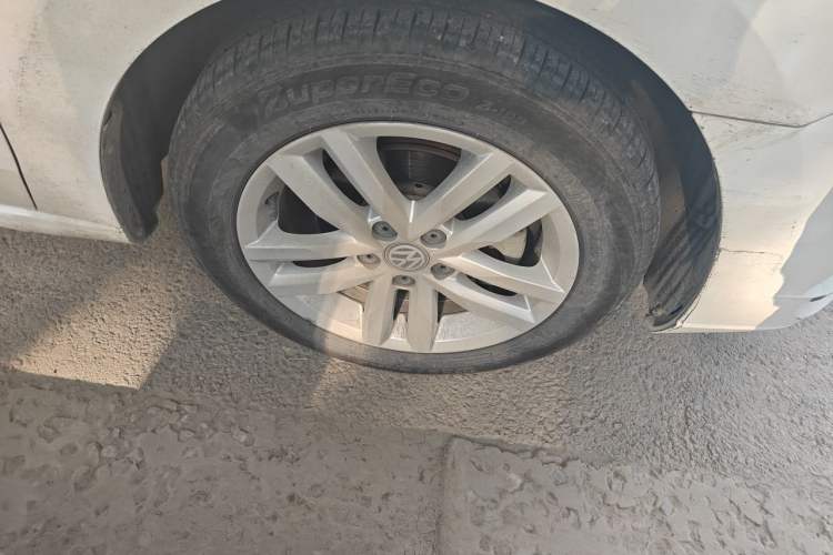 Used Volkswagen Jetta 2017 1.4L Manual Comfort Model Right Front Wheel Hub