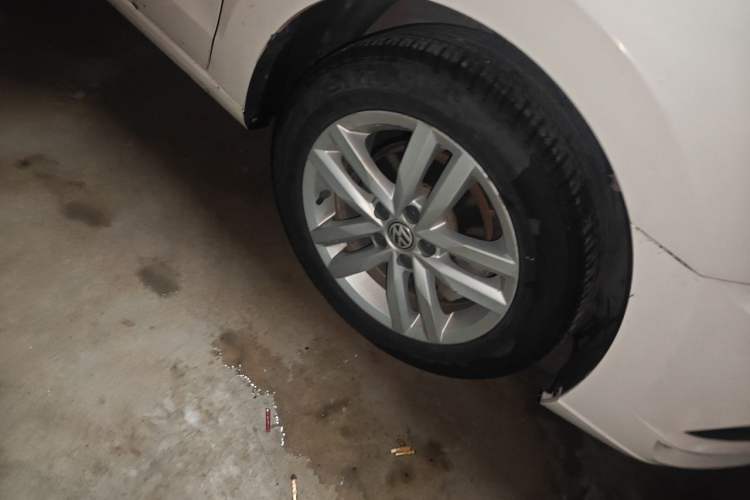 Used Volkswagen Jetta 2017 1.5L Manual Comfort Model Right Front Wheel Hub