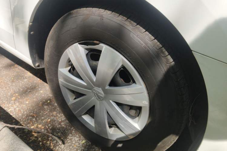 Used Volkswagen Jetta 2017 1.5L Manual Fashion Edition Right Front Wheel Hub