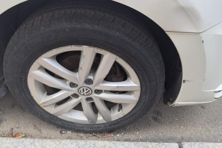 Used Volkswagen Jetta 2017 1.5L Manual Comfort Model Right Front Wheel Hub