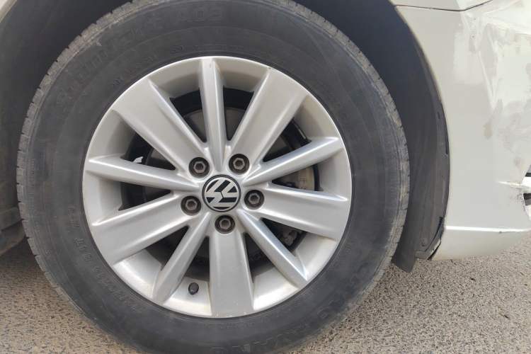 Used Volkswagen Jetta 2017 1.5L Manual Fashion Edition Right Front Wheel Hub
