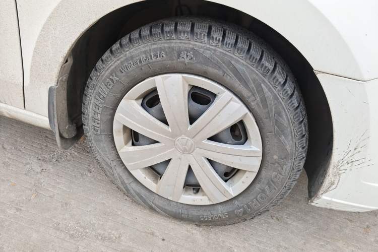 Used Volkswagen Jetta 2017 1.5L Manual Fashion Edition Right Front Wheel Hub