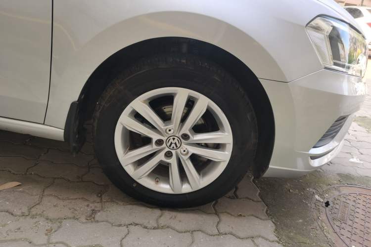 Used Volkswagen Jetta 2017 1.5L Automatic Fashion Model Right Front Wheel Hub