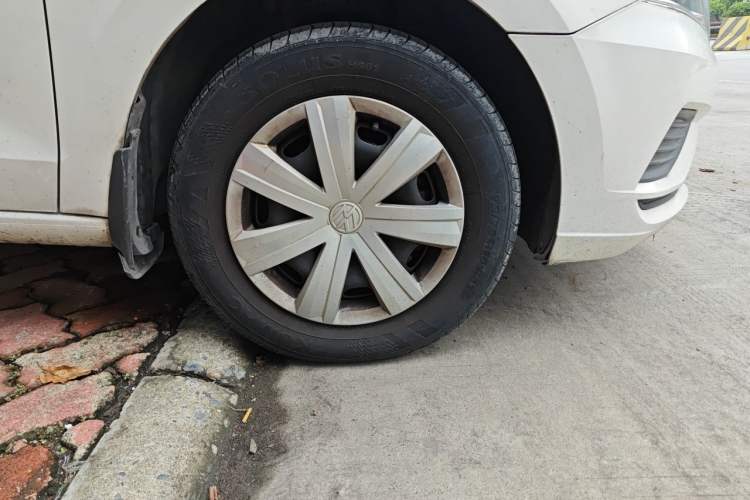 Used Volkswagen Jetta 2017 1.5L Automatic Fashion Model Right Front Wheel Hub