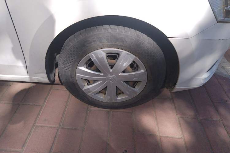 Used Volkswagen Jetta 2017 1.4L Manual Fashion Edition Right Front Wheel Hub