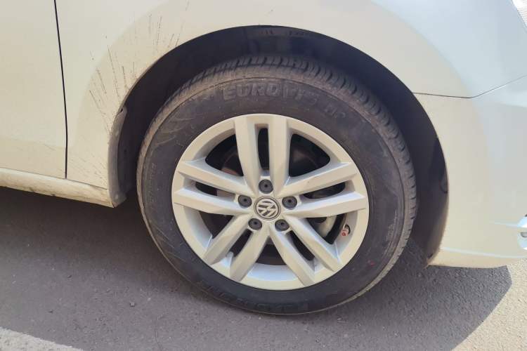 Used Volkswagen Jetta 2017 1.5L Automatic Comfort Model Right Front Wheel Hub