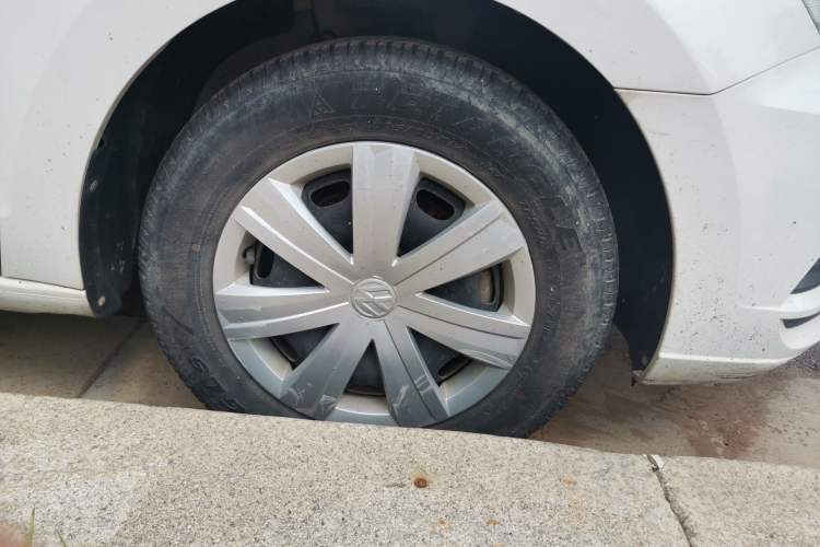 Used Volkswagen Jetta 2017 1.4L Manual Fashion Edition Right Front Wheel Hub