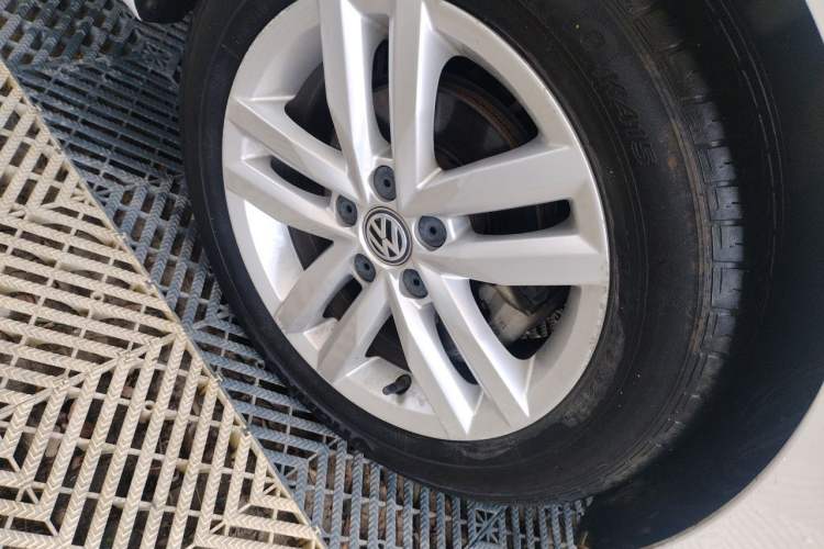 Used Volkswagen Jetta 2017 1.5L Manual Comfort Model Right Front Wheel Hub