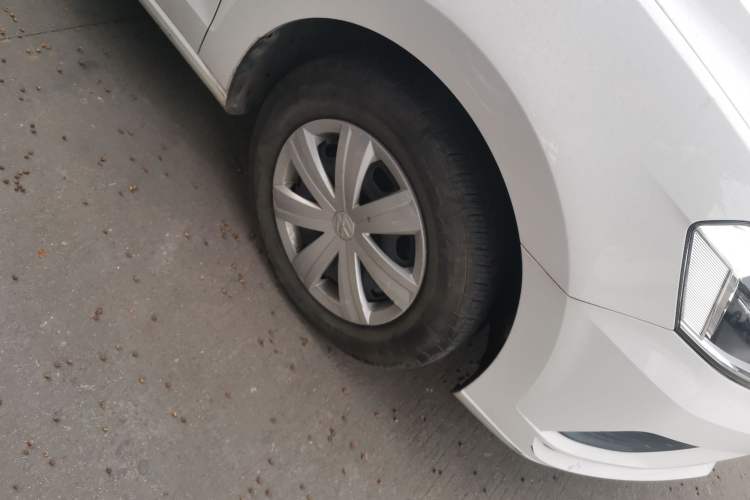 Used Volkswagen Jetta 2017 1.4L Manual Fashion Edition Right Front Wheel Hub