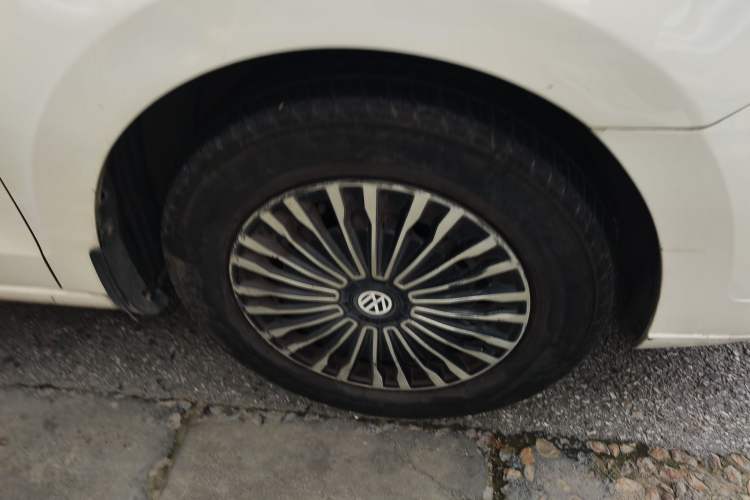 Used Volkswagen Jetta 2017 1.5L Automatic Fashion Model Right Front Wheel Hub