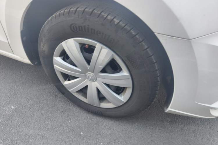 Used Volkswagen Jetta 2017 1.4L Manual Fashion Edition Right Front Wheel Hub