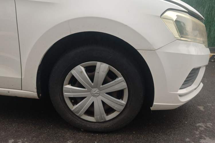 Used Volkswagen Jetta 2017 1.5L Manual Fashion Edition Right Front Wheel Hub