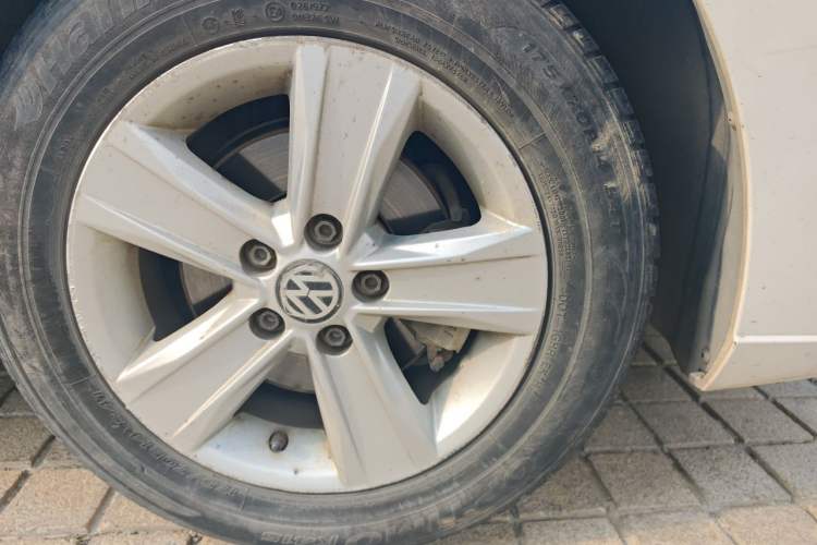 Used Volkswagen Jetta 2017 1.5L Manual Fashion Edition Right Front Wheel Hub