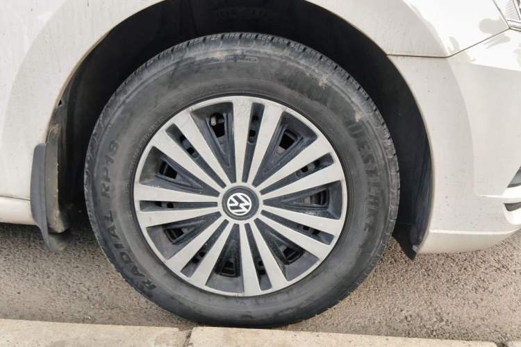 Used Volkswagen Jetta 2017 1.5L Manual Fashion Edition Right Front Wheel Hub