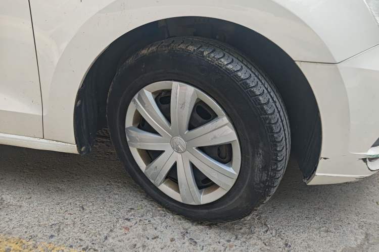 Used Volkswagen Jetta 2017 1.5L Manual Fashion Edition Right Front Wheel Hub