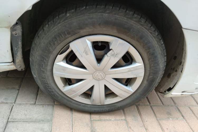 Used Volkswagen Jetta 2017 1.5L Manual Fashion Edition Right Front Wheel Hub