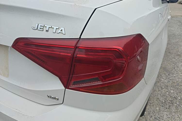 Used Volkswagen Jetta 2017 1.5L Manual Fashion Edition Right Rear Taillight