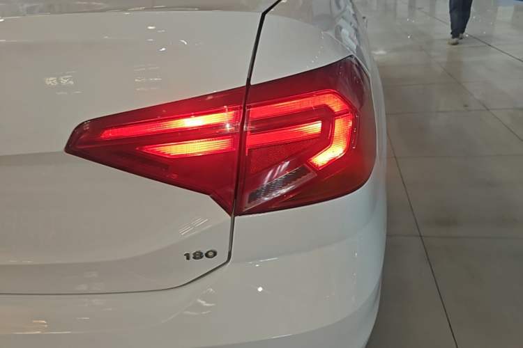 Used Volkswagen Jetta 2017 1.5L Automatic Fashion Model Right Rear Taillight