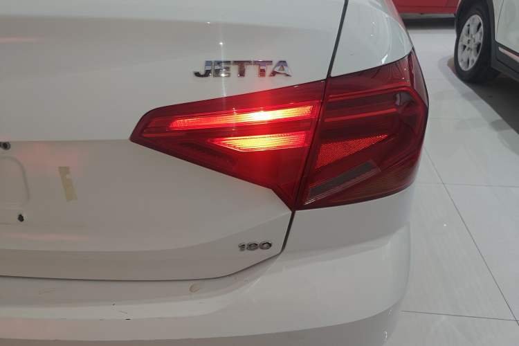 Used Volkswagen Jetta 2017 1.5L Automatic Fashion Model Right Rear Taillight