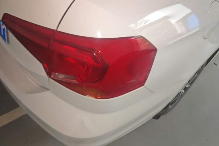 Used Volkswagen Jetta 2017 1.5L Manual Fashion Edition Right Rear Taillight