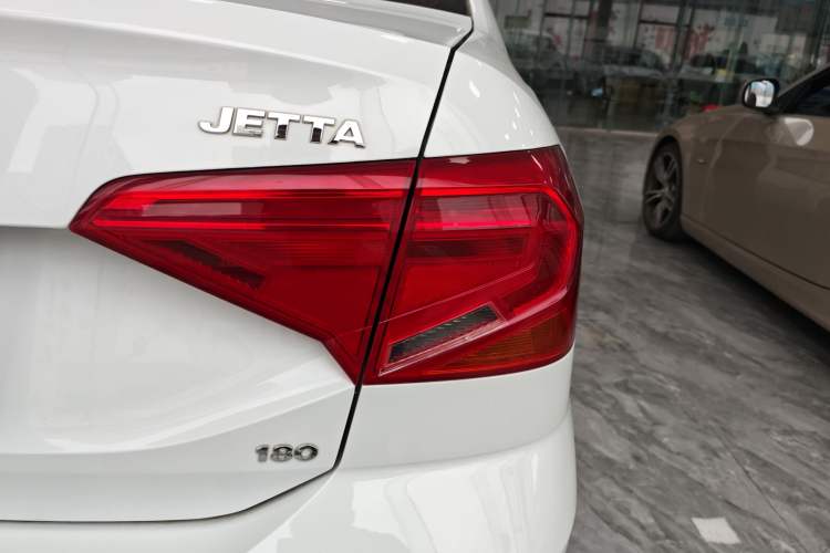 Used Volkswagen Jetta 2017 1.5L Manual Fashion Edition Right Rear Taillight
